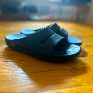 OOFOS Oahu Slides Sandals Running Recovery REI Size 8 Women 39 - Black Ex. Cond